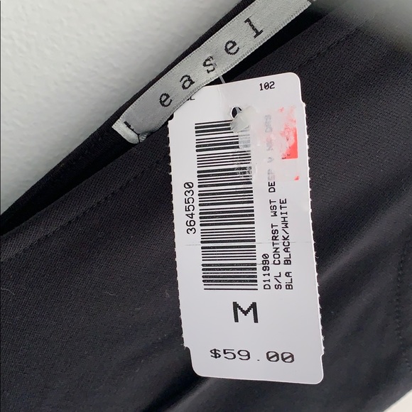 Easel form fitting dress - Picture 3 of 5